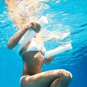Занятия аквааэробикой направленны на похудение, повышение тонуса мышц и упругости кожи, ее подтяжку.